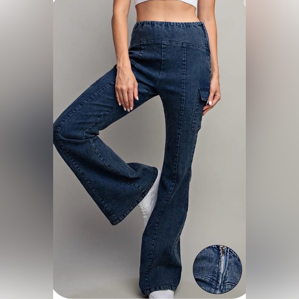 New eesome stretch flare cargo mineral washed jeans Small SALE!!🌺